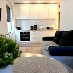 Miedzy Wiezami Lägenhet *